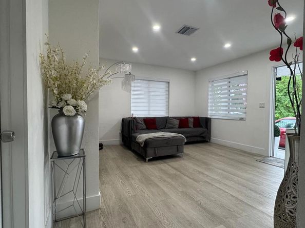 6404 Meade St, Hollywood FL 33024