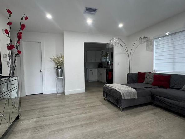6404 Meade St, Hollywood FL 33024