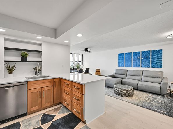 800 Parkview Dr 1001, Hallandale Beach FL 33009