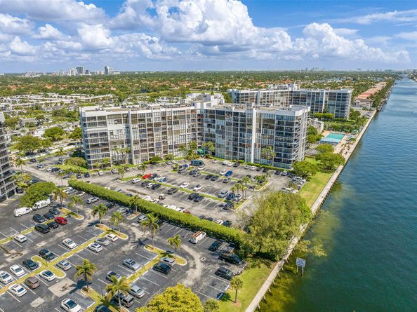 800 Parkview Dr 1001, Hallandale Beach FL 33009