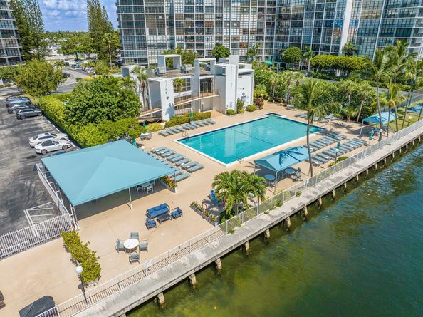800 Parkview Dr 1001, Hallandale Beach FL 33009