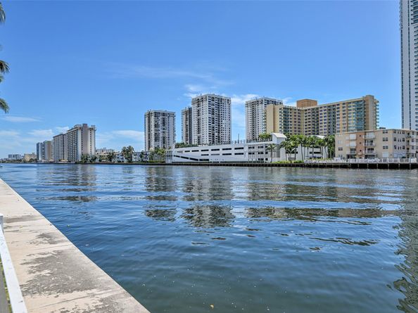 800 Parkview Dr 1001, Hallandale Beach FL 33009