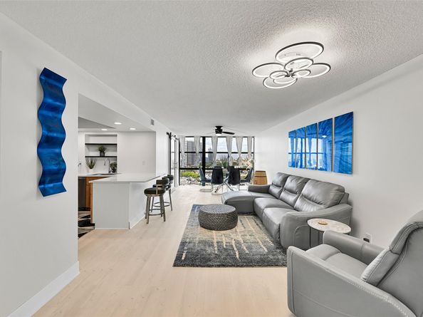 800 Parkview Dr 1001, Hallandale Beach FL 33009