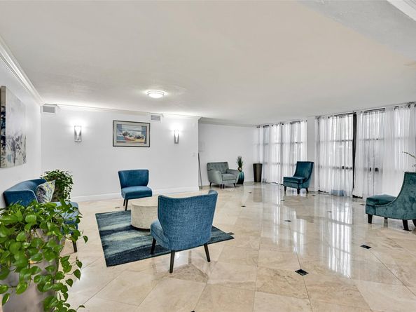 800 Parkview Dr 1001, Hallandale Beach FL 33009