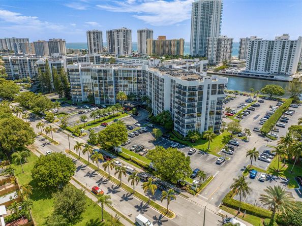800 Parkview Dr 1001, Hallandale Beach FL 33009
