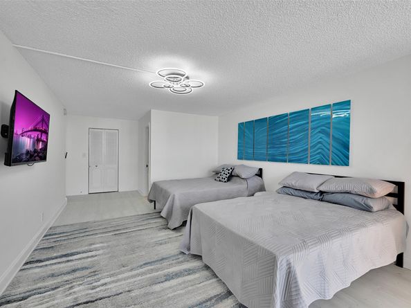 800 Parkview Dr 1001, Hallandale Beach FL 33009