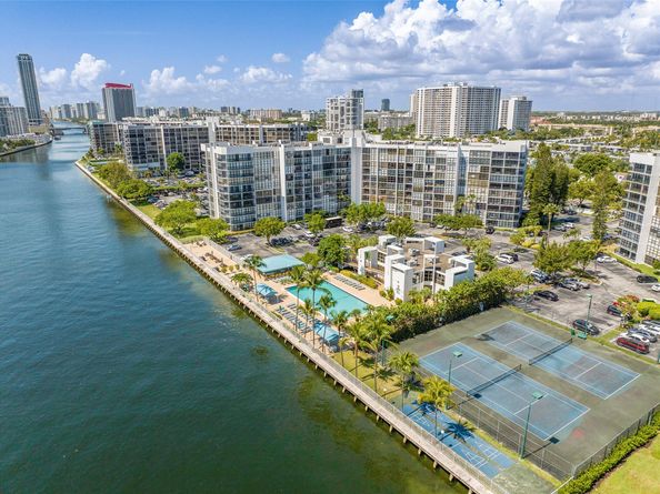 800 Parkview Dr 1001, Hallandale Beach FL 33009