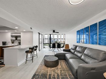 800 Parkview Dr