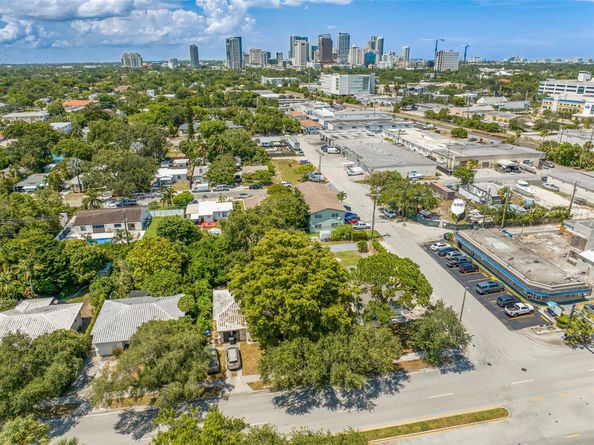 301 SW 17th St, Fort Lauderdale FL 33315
