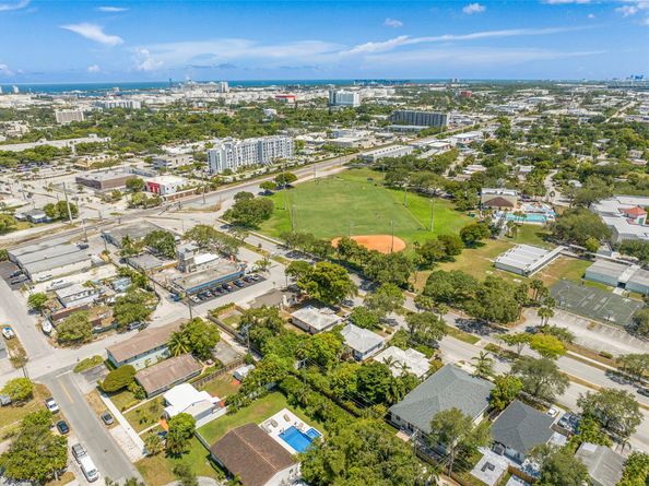 301 SW 17th St, Fort Lauderdale FL 33315