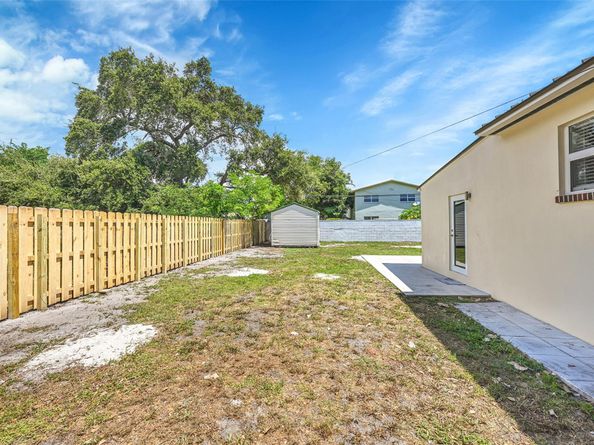 301 SW 17th St, Fort Lauderdale FL 33315