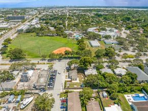 301 SW 17th St, Fort Lauderdale FL 33315