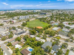 301 SW 17th St, Fort Lauderdale FL 33315