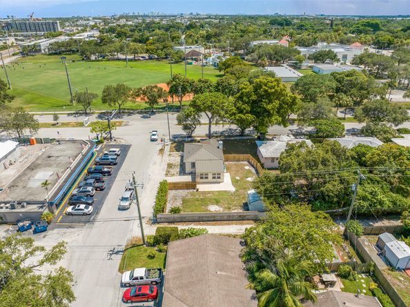 301 SW 17th St, Fort Lauderdale FL 33315