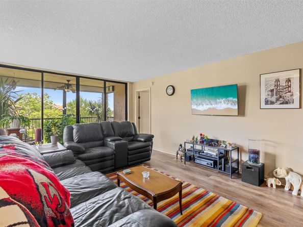 5836 Coral Lake Dr 312, Margate FL 33063