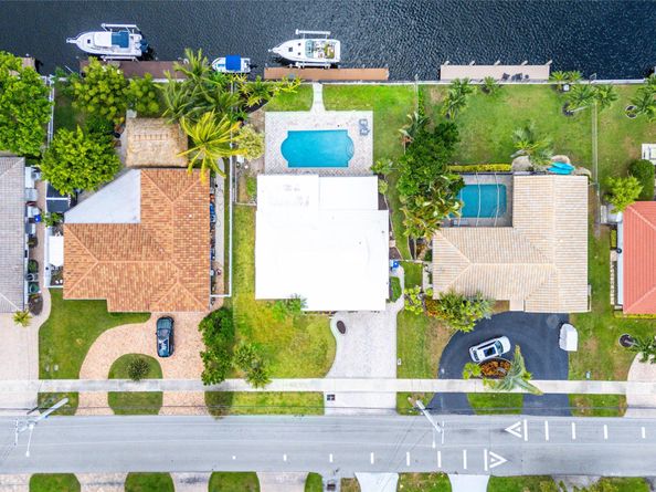 381 SE 6th Ter, Pompano Beach FL 33060