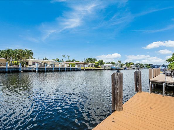 381 SE 6th Ter, Pompano Beach FL 33060