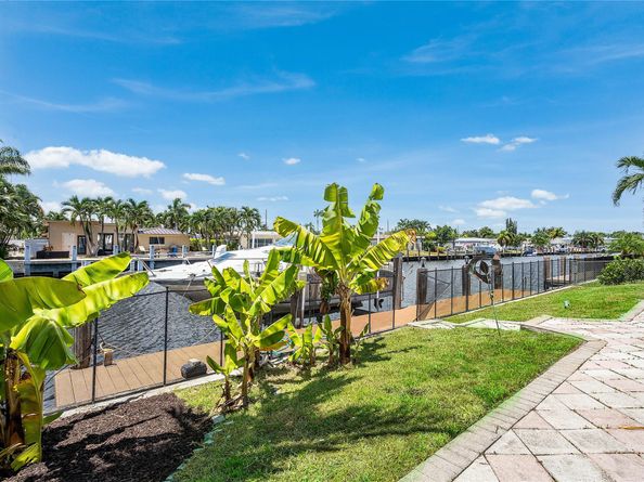 381 SE 6th Ter, Pompano Beach FL 33060
