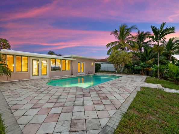 381 SE 6th Ter, Pompano Beach FL 33060