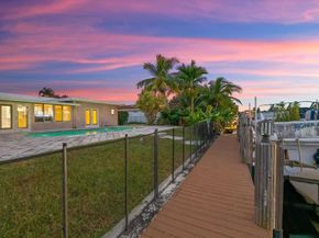 381 SE 6th Ter, Pompano Beach FL 33060