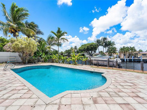 381 SE 6th Ter, Pompano Beach FL 33060
