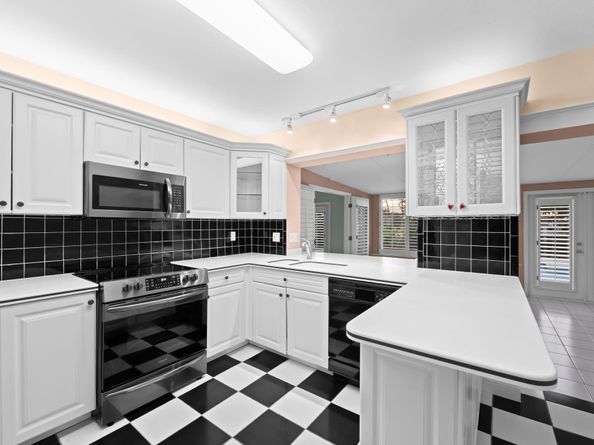 381 SE 6th Ter, Pompano Beach FL 33060