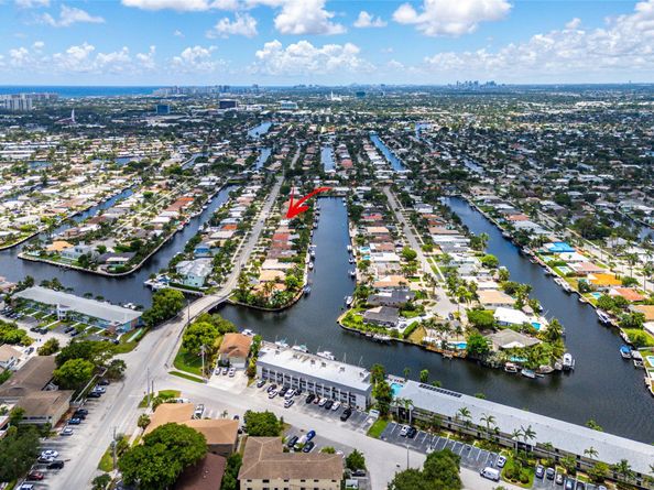 381 SE 6th Ter, Pompano Beach FL 33060