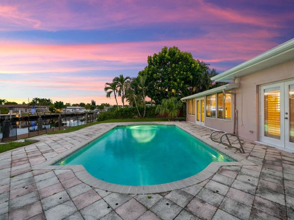 381 SE 6th Ter, Pompano Beach FL 33060