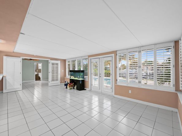 381 SE 6th Ter, Pompano Beach FL 33060