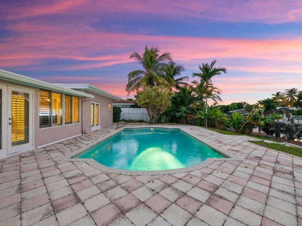 381 SE 6th Ter, Pompano Beach FL 33060