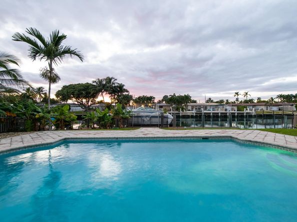 381 SE 6th Ter, Pompano Beach FL 33060