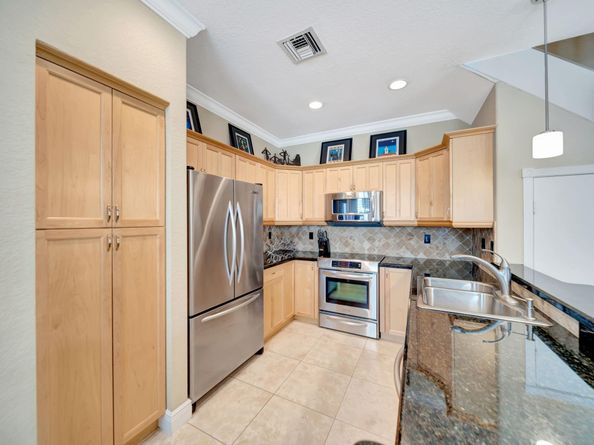 607 SW 5th Ave, Fort Lauderdale FL 33315