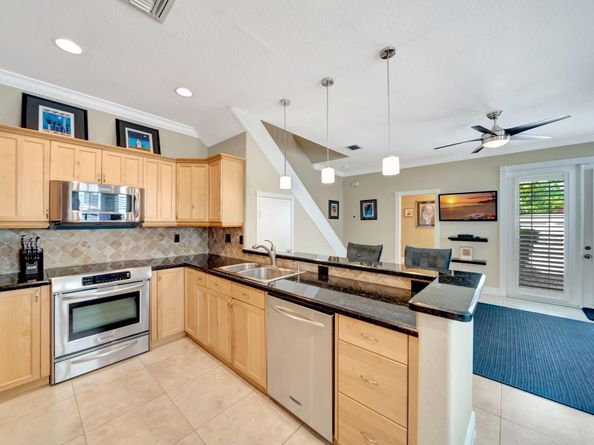607 SW 5th Ave, Fort Lauderdale FL 33315
