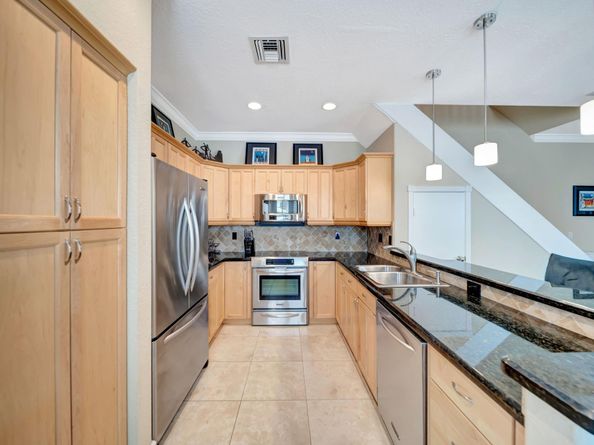 607 SW 5th Ave, Fort Lauderdale FL 33315