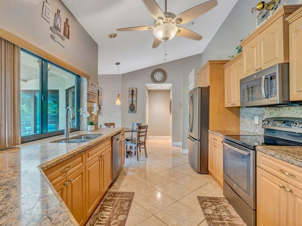 1462 NW 97th Ter, Coral Springs FL 33071