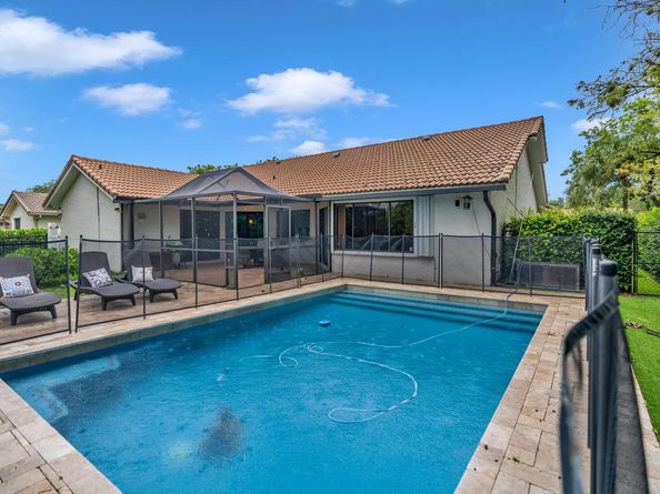 1462 NW 97th Ter, Coral Springs FL 33071