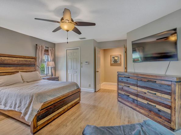 1462 NW 97th Ter, Coral Springs FL 33071