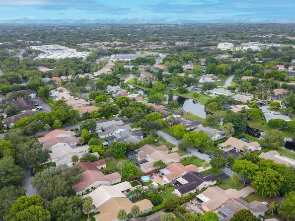 1462 NW 97th Ter, Coral Springs FL 33071