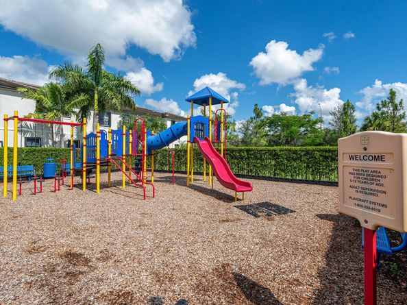 4645 Caspian Way, Davie FL 33314
