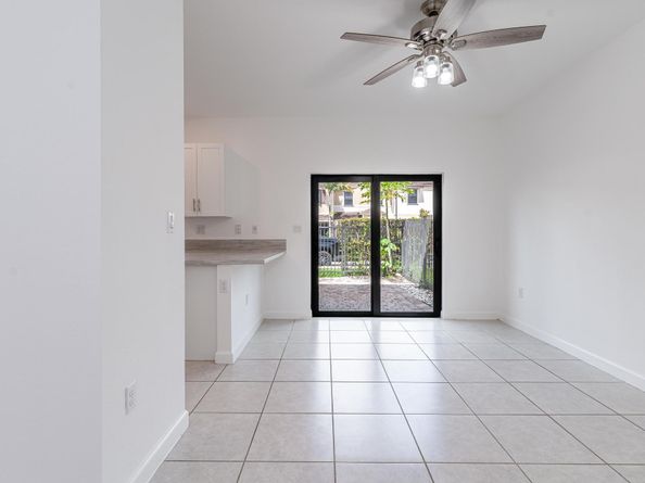 4645 Caspian Way, Davie FL 33314