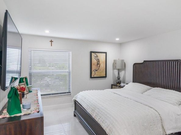 1350 SW 122nd Ave 415, Miami FL 33184