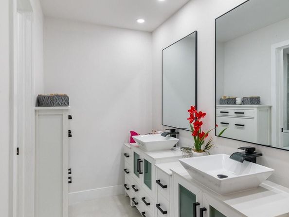 1350 SW 122nd Ave 415, Miami FL 33184