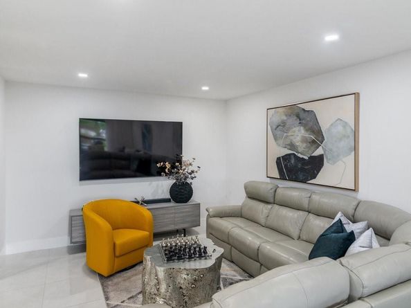 1350 SW 122nd Ave 415, Miami FL 33184