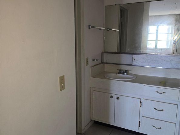 455 Paradise Isle Blvd 305, Hallandale Beach FL 33009