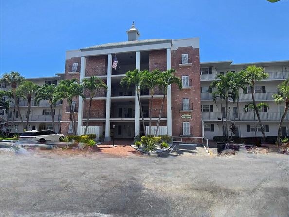 455 Paradise Isle Blvd 305, Hallandale Beach FL 33009