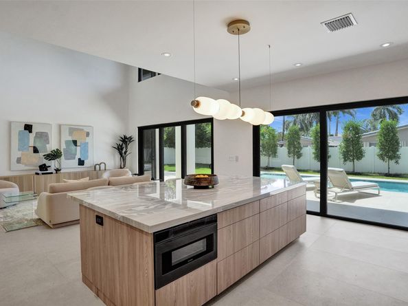 2728 NE 31st St, Lighthouse Point FL 33064