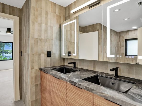 2728 NE 31st St, Lighthouse Point FL 33064