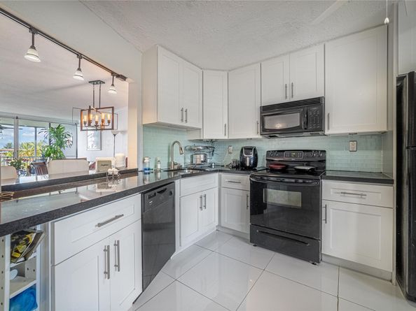 1660 NE 191st St 3111, Miami FL 33179