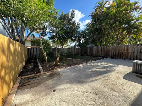 4190 SW 70th Ter, Davie FL 33314