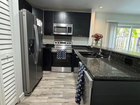 4190 SW 70th Ter, Davie FL 33314